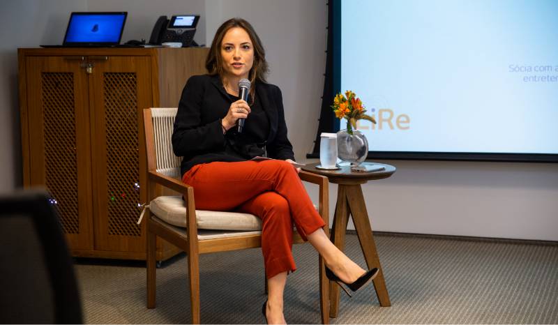 Lisa Worcman, sócia e integrante do Lire, fala durante lançamento do grupo no escritório de São Paulo em 2019