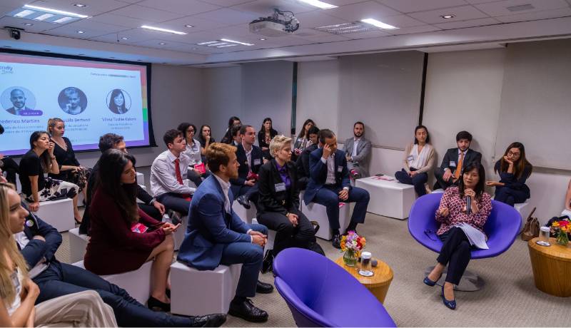 Evento do Mfriendly sobre visibilidade trans, realizado em 2019