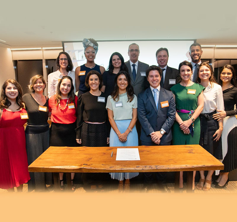 Equipe do Mattos Filho e da Defensoria Pública do Estado de São Paulo após a assinatura, em 2019, de acordo de cooperação inédito